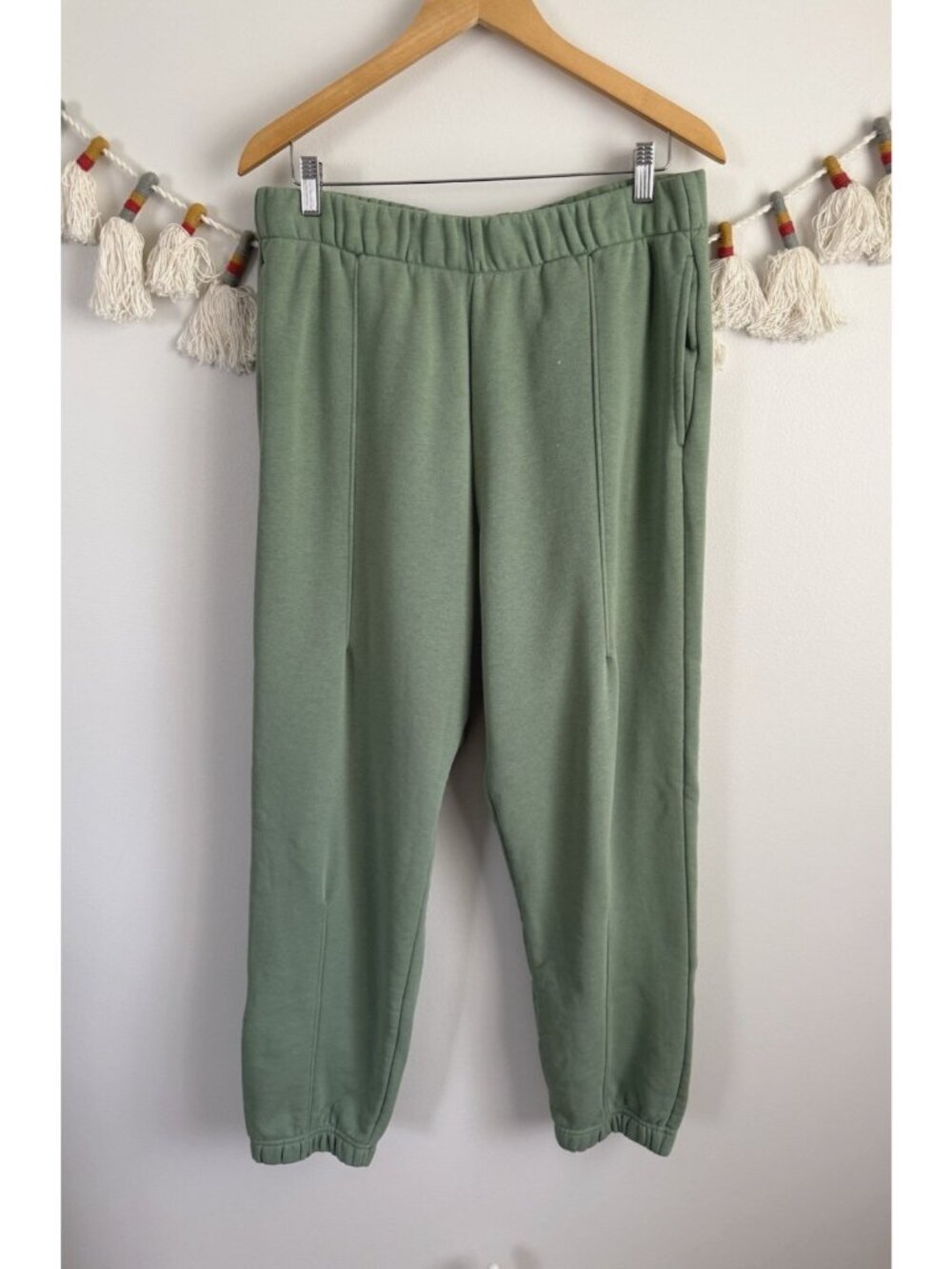On Cloud Club Jogger Pants Fern Green Relaxed Outdoor Commute Baggy Loungewear L